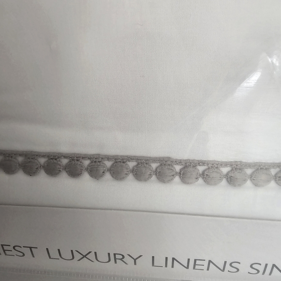 **Givi Lulu King Italian Cotton Percale Pon Pon Sheet Set - Picture 6 of 10